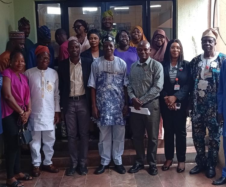 Donation of examination office equipment by the 2010 chemistry department alumni group